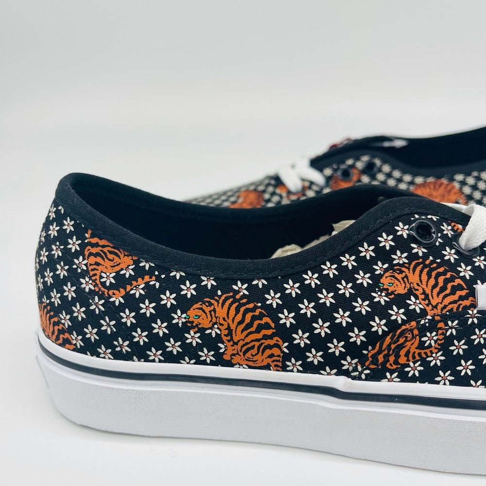Authentic Classic Vans - Picture 2 of 9